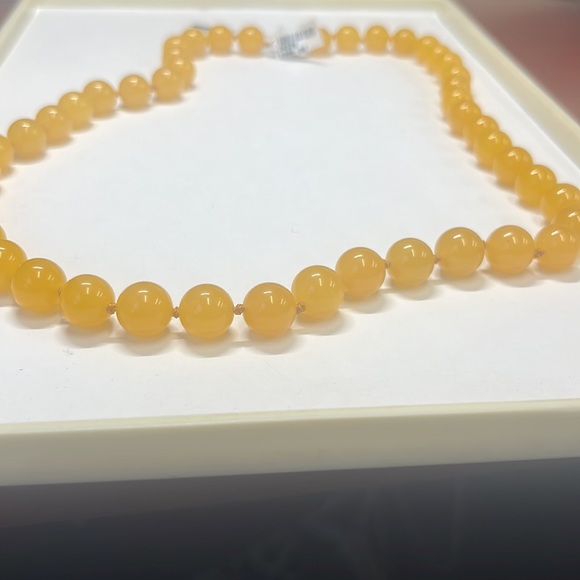 24 Yellow Jade - Picture 3 of 3